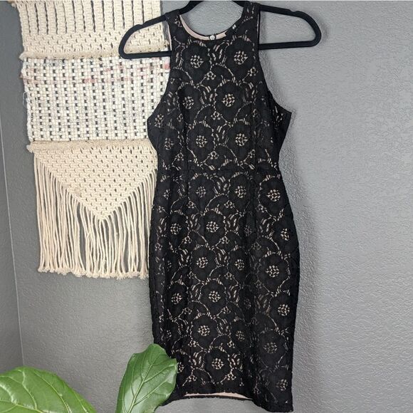⭐ H&M Black Floral Lace Dress - Picture 3 of 8